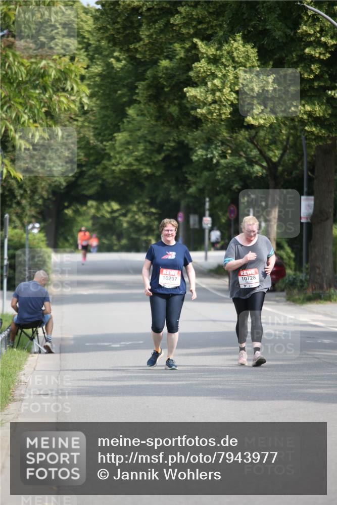 15.06.2025 - REWE Women's Run Jannik Wohlers http://msf.ph/oto/7943977 15.06.2025 10:03:05 Laufen 10297, 10728 meine-sportfotos.de