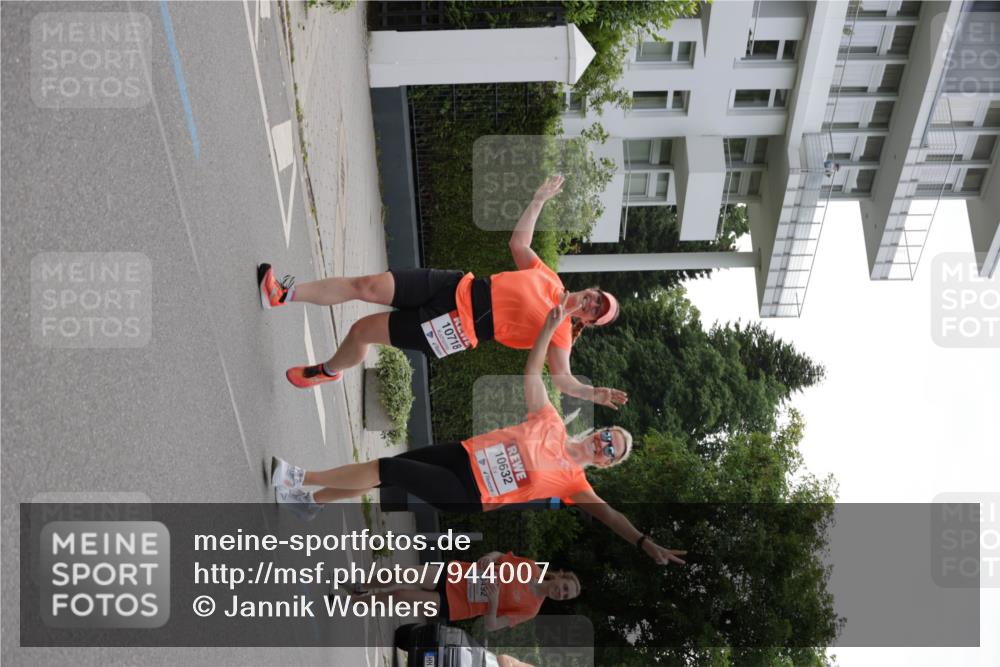 15.06.2025 - REWE Women's Run Jannik Wohlers http://msf.ph/oto/7944007 15.06.2025 08:29:11 Laufen 10718, 10632, 4, 10492 meine-sportfotos.de