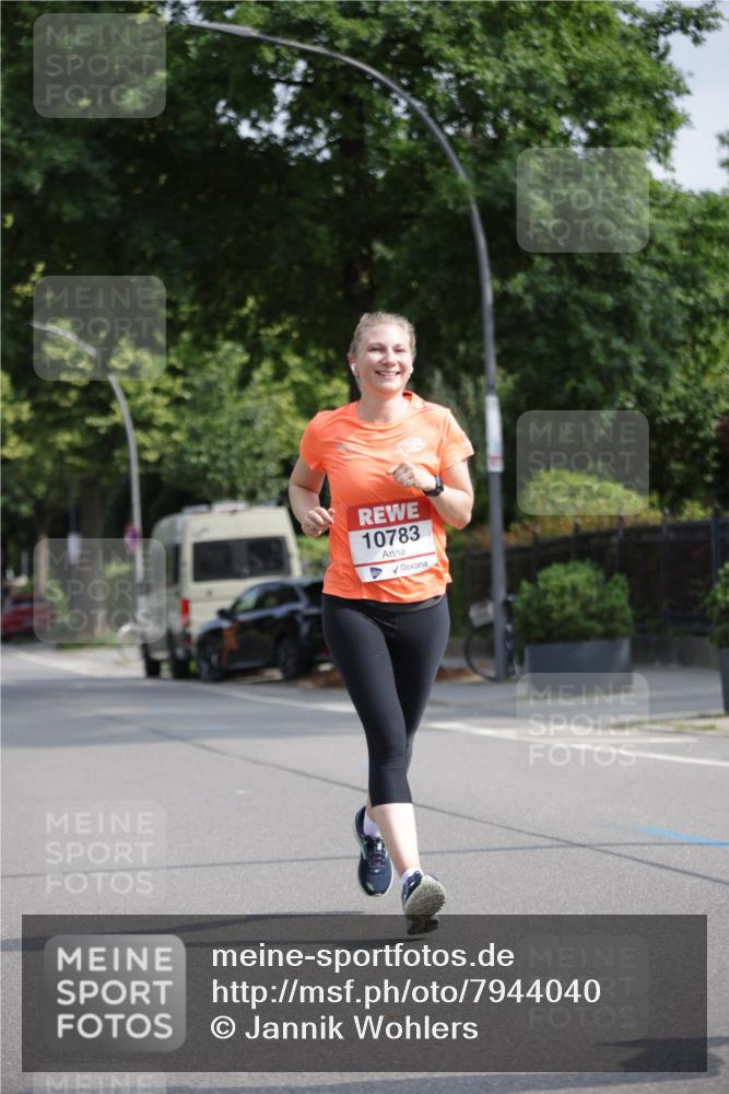 15.06.2025 - REWE Women's Run Jannik Wohlers http://msf.ph/oto/7944040 15.06.2025 08:47:24 Laufen 10783 meine-sportfotos.de