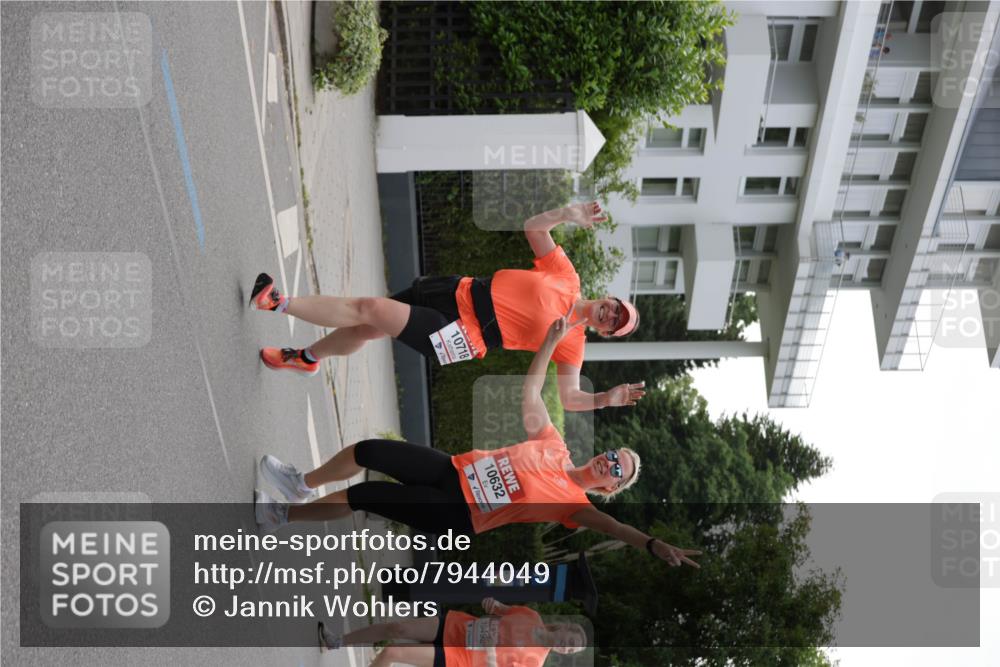 15.06.2025 - REWE Women's Run Jannik Wohlers http://msf.ph/oto/7944049 15.06.2025 08:29:11 Laufen 10718, 10632, 1049 meine-sportfotos.de
