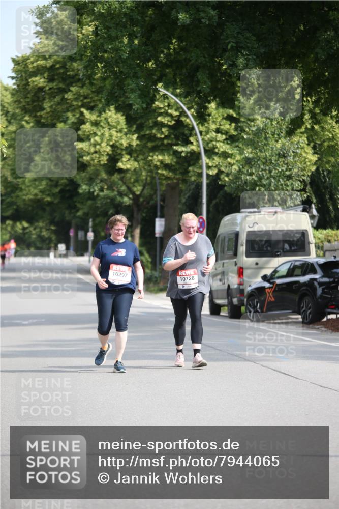 15.06.2025 - REWE Women's Run Jannik Wohlers http://msf.ph/oto/7944065 15.06.2025 10:03:10 Laufen 10297, 10728 meine-sportfotos.de