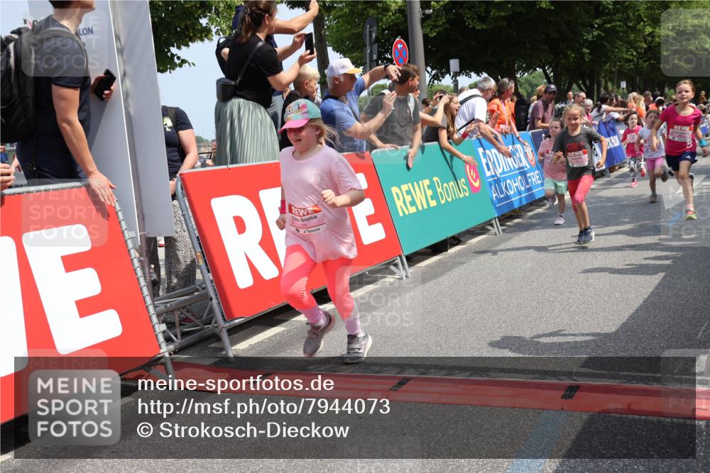 15.06.2025 - REWE Women's Run Strokosch-Dieckow http://msf.ph/oto/7944073 15.06.2025 11:36:00 Ziel 105, 114, 136, 141, 149, 155, 164, 197, 200, 223, 224, 235, 236, 266, 270, 303, 305 meine-sportfotos.de