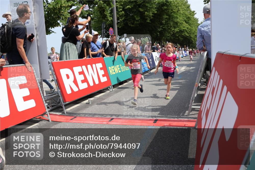 15.06.2025 - REWE Women's Run Strokosch-Dieckow http://msf.ph/oto/7944097 15.06.2025 11:36:00 Ziel 105, 114, 136, 141, 149, 155, 164, 197, 200, 223, 224, 235, 236, 266, 270, 303, 305 meine-sportfotos.de