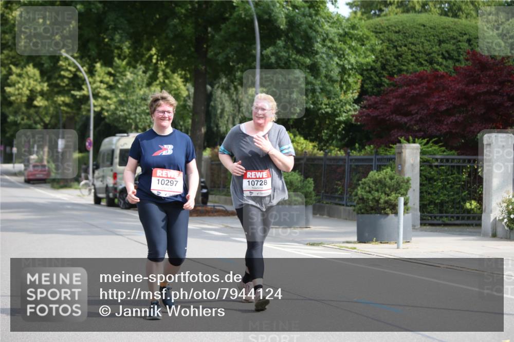 15.06.2025 - REWE Women's Run Jannik Wohlers http://msf.ph/oto/7944124 15.06.2025 10:03:15 Laufen 10297, 10728 meine-sportfotos.de