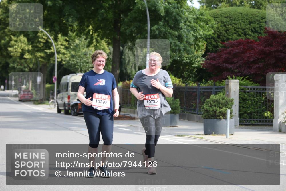 15.06.2025 - REWE Women's Run Jannik Wohlers http://msf.ph/oto/7944128 15.06.2025 10:03:15 Laufen 10297, 10728 meine-sportfotos.de