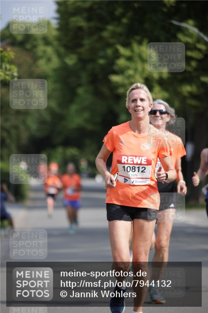 15.06.2025 - REWE Women's Run Jannik Wohlers http://msf.ph/oto/7944132 15.06.2025 08:47:29 Laufen 10812 meine-sportfotos.de