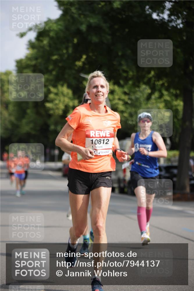15.06.2025 - REWE Women's Run Jannik Wohlers http://msf.ph/oto/7944137 15.06.2025 08:47:30 Laufen 10812 meine-sportfotos.de