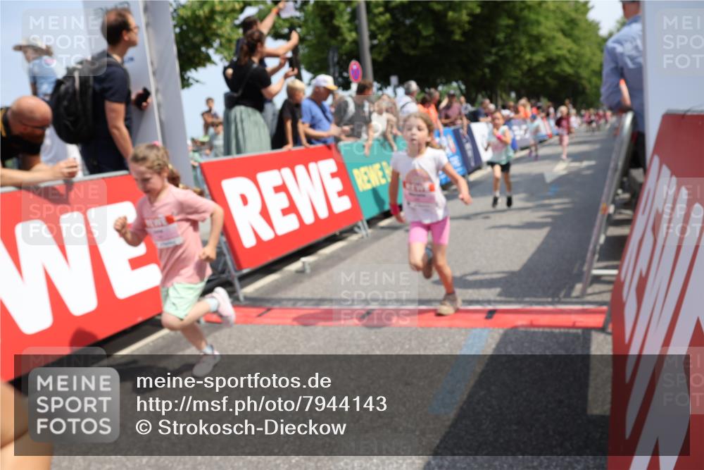 15.06.2025 - REWE Women's Run Strokosch-Dieckow http://msf.ph/oto/7944143 15.06.2025 11:36:02 Ziel 105, 114, 136, 141, 149, 155, 197, 200, 223, 224, 235, 236, 266, 303, 305 meine-sportfotos.de