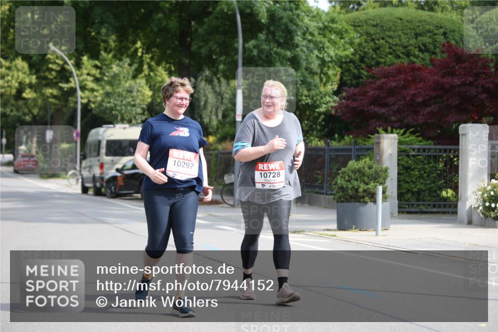 15.06.2025 - REWE Women's Run Jannik Wohlers http://msf.ph/oto/7944152 15.06.2025 10:03:15 Laufen 10297, 10728 meine-sportfotos.de