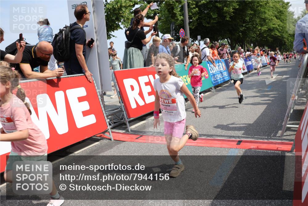 15.06.2025 - REWE Women's Run Strokosch-Dieckow http://msf.ph/oto/7944156 15.06.2025 11:36:02 Ziel 105, 114, 136, 141, 149, 155, 197, 200, 223, 224, 235, 236, 266, 303, 305 meine-sportfotos.de