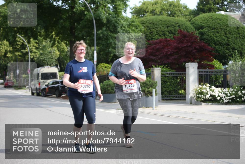 15.06.2025 - REWE Women's Run Jannik Wohlers http://msf.ph/oto/7944162 15.06.2025 10:03:16 Laufen 10297, 10728 meine-sportfotos.de