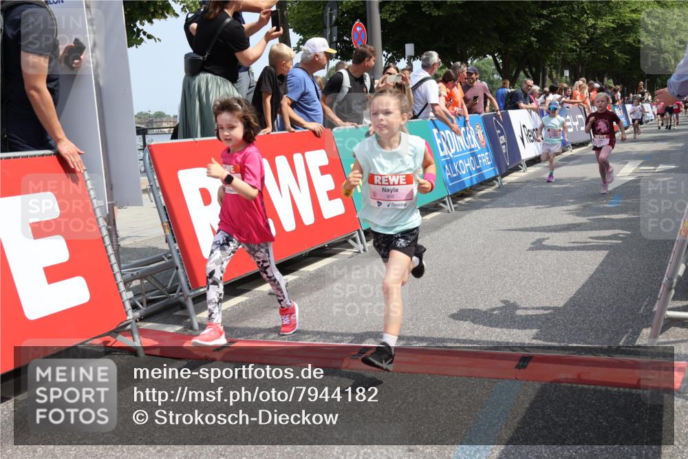 15.06.2025 - REWE Women's Run Strokosch-Dieckow http://msf.ph/oto/7944182 15.06.2025 11:36:03 Ziel 105, 114, 136, 141, 149, 155, 197, 200, 223, 224, 235, 236, 243, 266, 303 meine-sportfotos.de