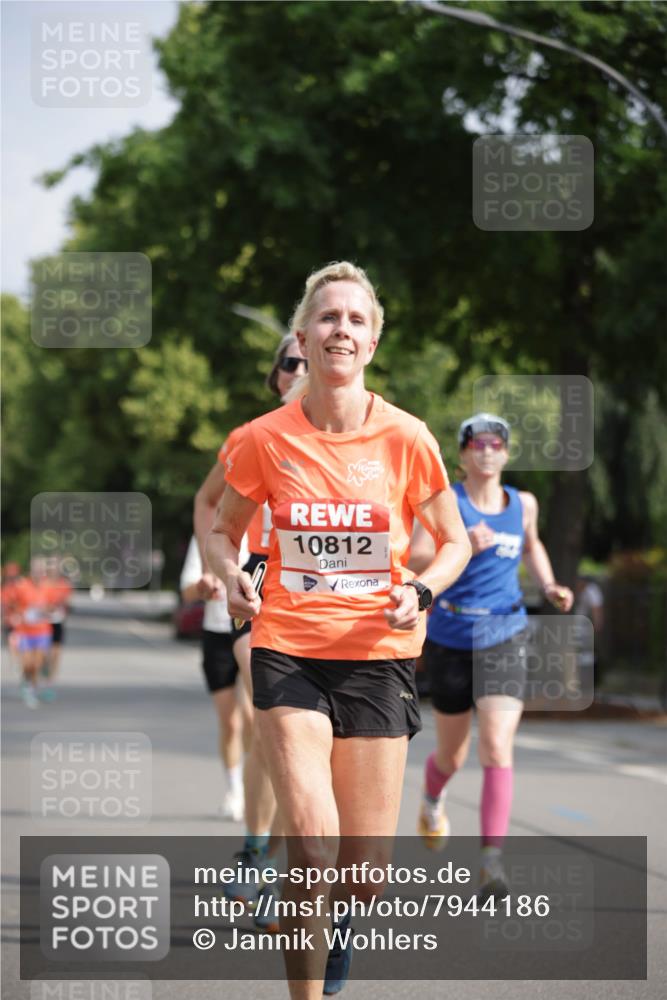 15.06.2025 - REWE Women's Run Jannik Wohlers http://msf.ph/oto/7944186 15.06.2025 08:47:30 Laufen 10812 meine-sportfotos.de