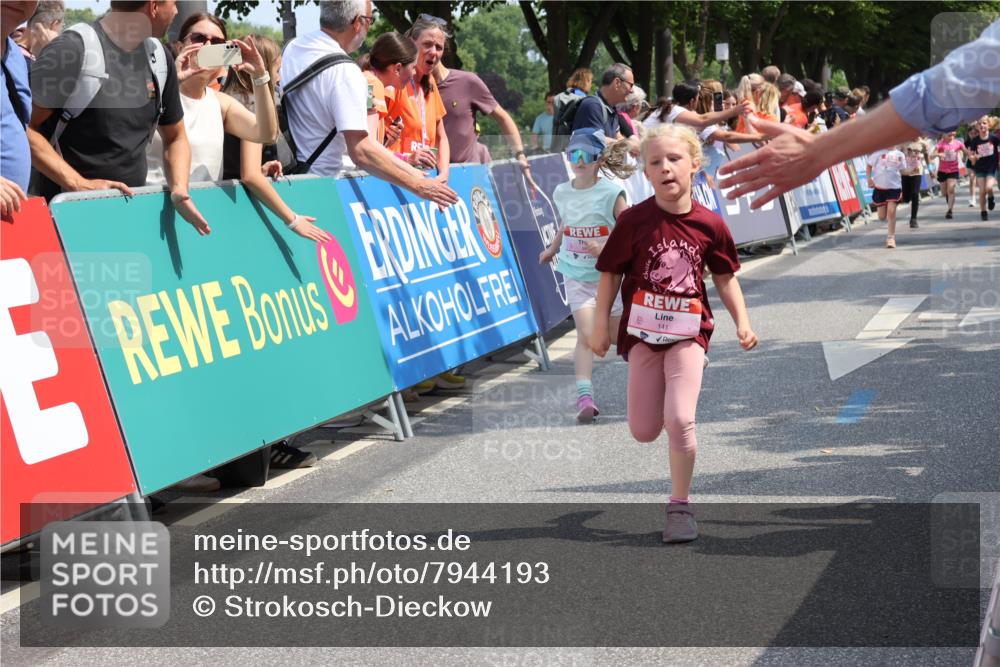 15.06.2025 - REWE Women's Run Strokosch-Dieckow http://msf.ph/oto/7944193 15.06.2025 11:36:04 Ziel 105, 114, 136, 141, 149, 197, 200, 202, 223, 224, 235, 236, 243, 266, 303 meine-sportfotos.de