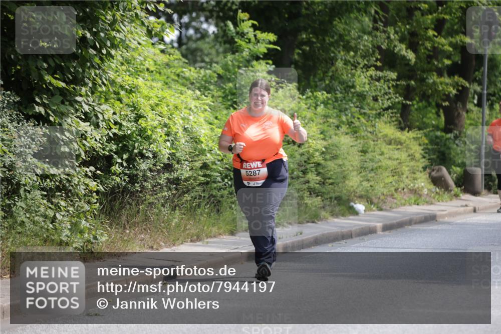 15.06.2025 - REWE Women's Run Jannik Wohlers http://msf.ph/oto/7944197 15.06.2025 10:17:03 Laufen 5287 meine-sportfotos.de