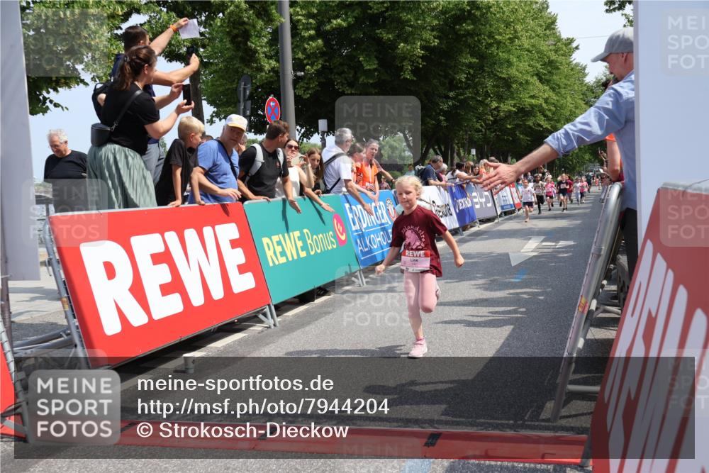 15.06.2025 - REWE Women's Run Strokosch-Dieckow http://msf.ph/oto/7944204 15.06.2025 11:36:04 Ziel 105, 114, 136, 141, 149, 197, 200, 202, 223, 224, 235, 236, 243, 266, 303 meine-sportfotos.de