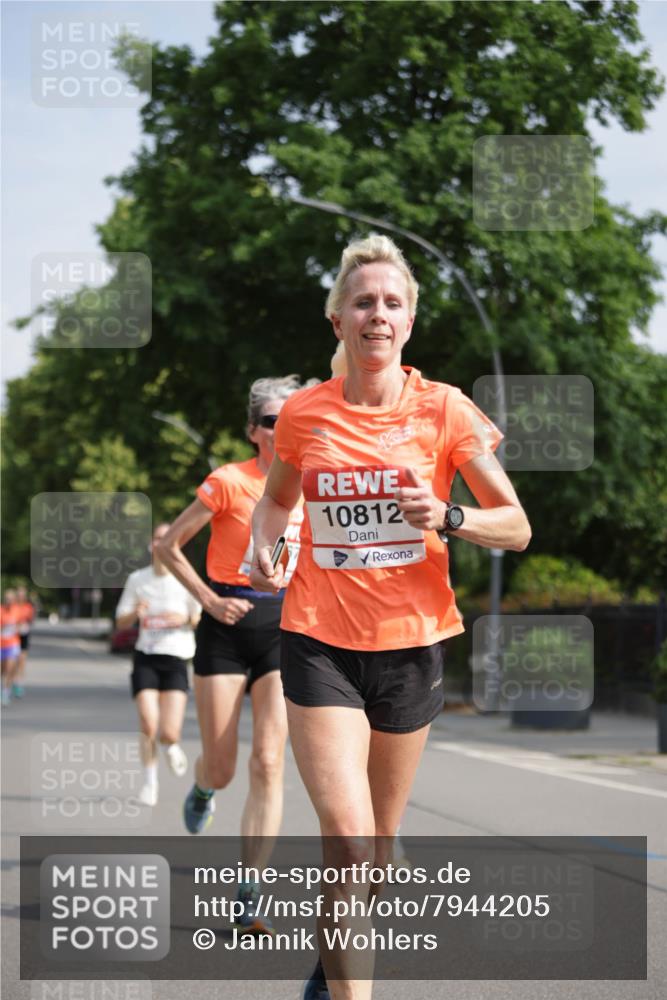 15.06.2025 - REWE Women's Run Jannik Wohlers http://msf.ph/oto/7944205 15.06.2025 08:47:31 Laufen 10812 meine-sportfotos.de