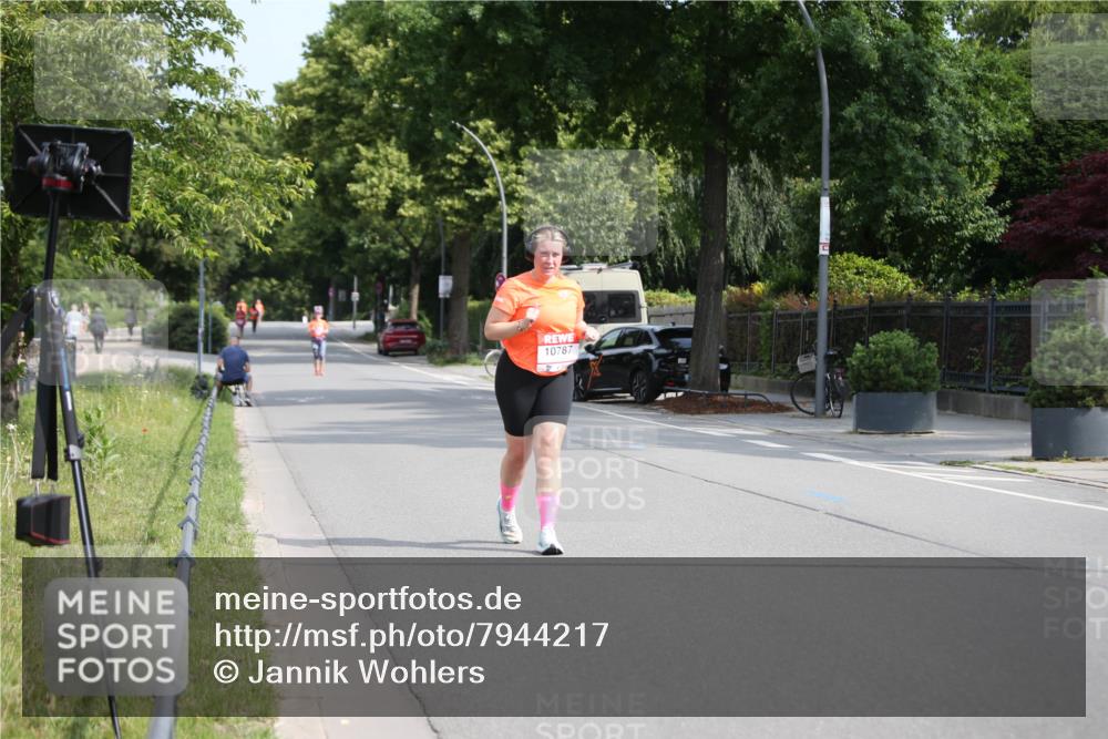 15.06.2025 - REWE Women's Run Jannik Wohlers http://msf.ph/oto/7944217 15.06.2025 10:04:06 Laufen 10787 meine-sportfotos.de