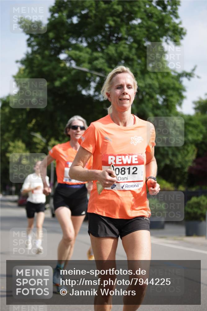 15.06.2025 - REWE Women's Run Jannik Wohlers http://msf.ph/oto/7944225 15.06.2025 08:47:31 Laufen 0812 meine-sportfotos.de