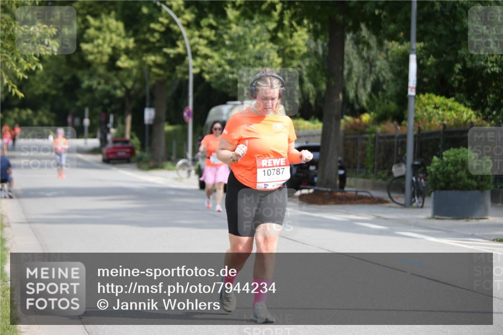 15.06.2025 - REWE Women's Run Jannik Wohlers http://msf.ph/oto/7944234 15.06.2025 10:04:07 Laufen 10787 meine-sportfotos.de