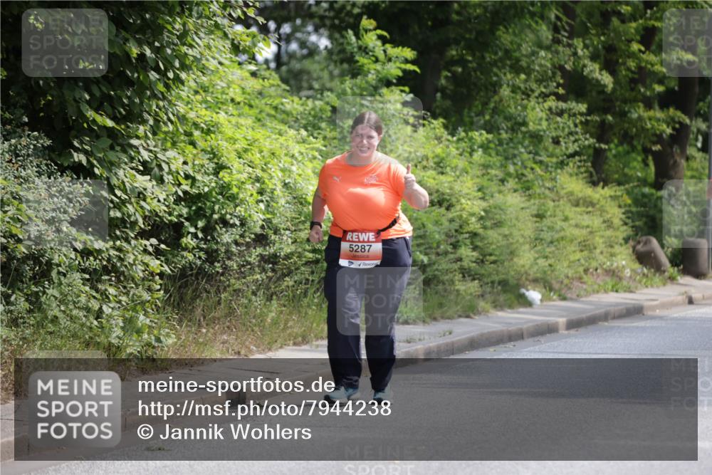 15.06.2025 - REWE Women's Run Jannik Wohlers http://msf.ph/oto/7944238 15.06.2025 10:17:03 Laufen 5287 meine-sportfotos.de