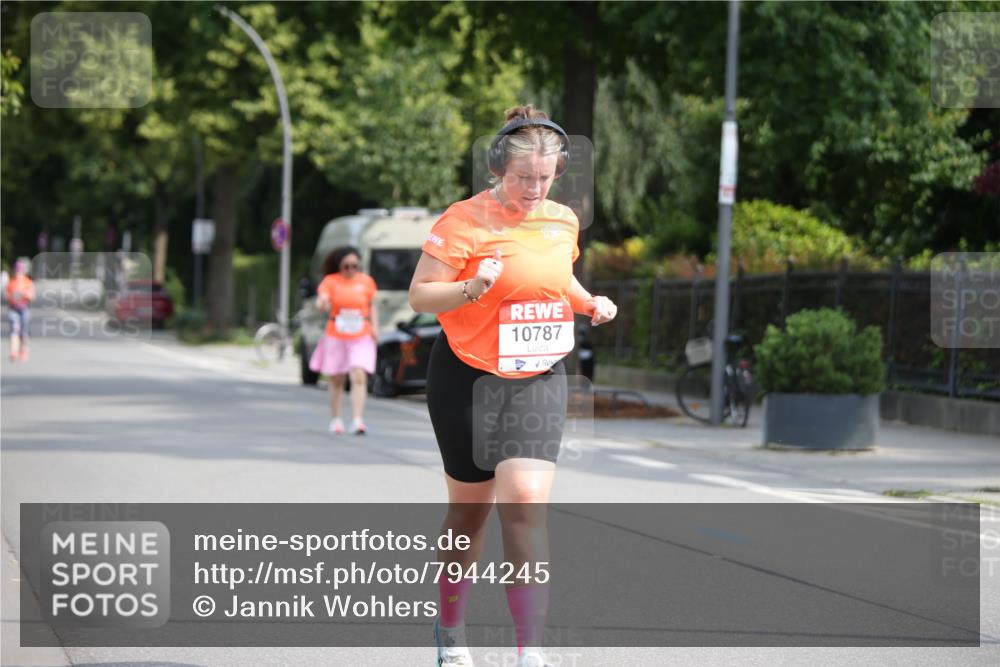 15.06.2025 - REWE Women's Run Jannik Wohlers http://msf.ph/oto/7944245 15.06.2025 10:04:08 Laufen 10787 meine-sportfotos.de