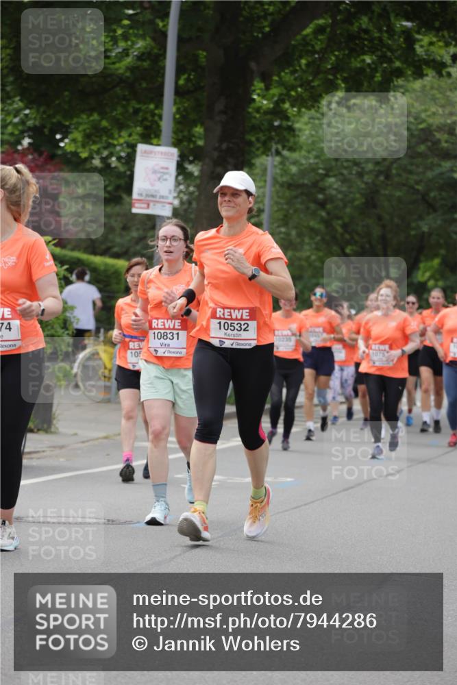 15.06.2025 - REWE Women's Run Jannik Wohlers http://msf.ph/oto/7944286 15.06.2025 08:29:23 Laufen 4, 74, 10831, 10532 meine-sportfotos.de