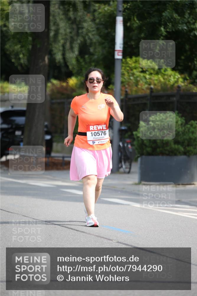 15.06.2025 - REWE Women's Run Jannik Wohlers http://msf.ph/oto/7944290 15.06.2025 10:04:14 Laufen 10576 meine-sportfotos.de