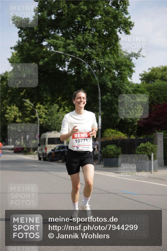 15.06.2025 - REWE Women's Run Jannik Wohlers http://msf.ph/oto/7944299 15.06.2025 08:47:33 Laufen 10771 meine-sportfotos.de