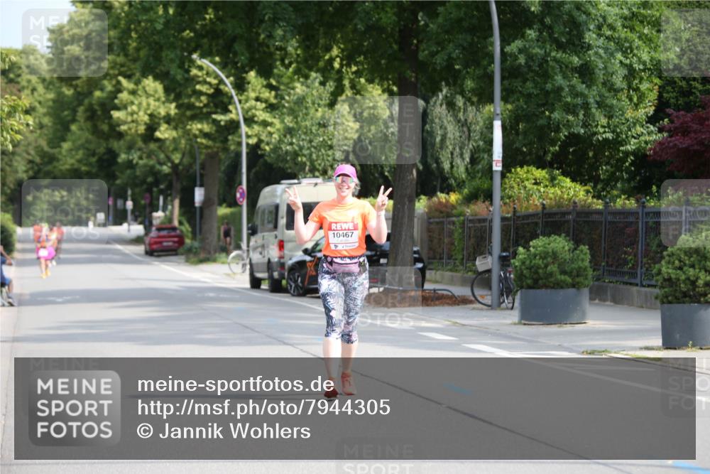 15.06.2025 - REWE Women's Run Jannik Wohlers http://msf.ph/oto/7944305 15.06.2025 10:04:32 Laufen 10467 meine-sportfotos.de