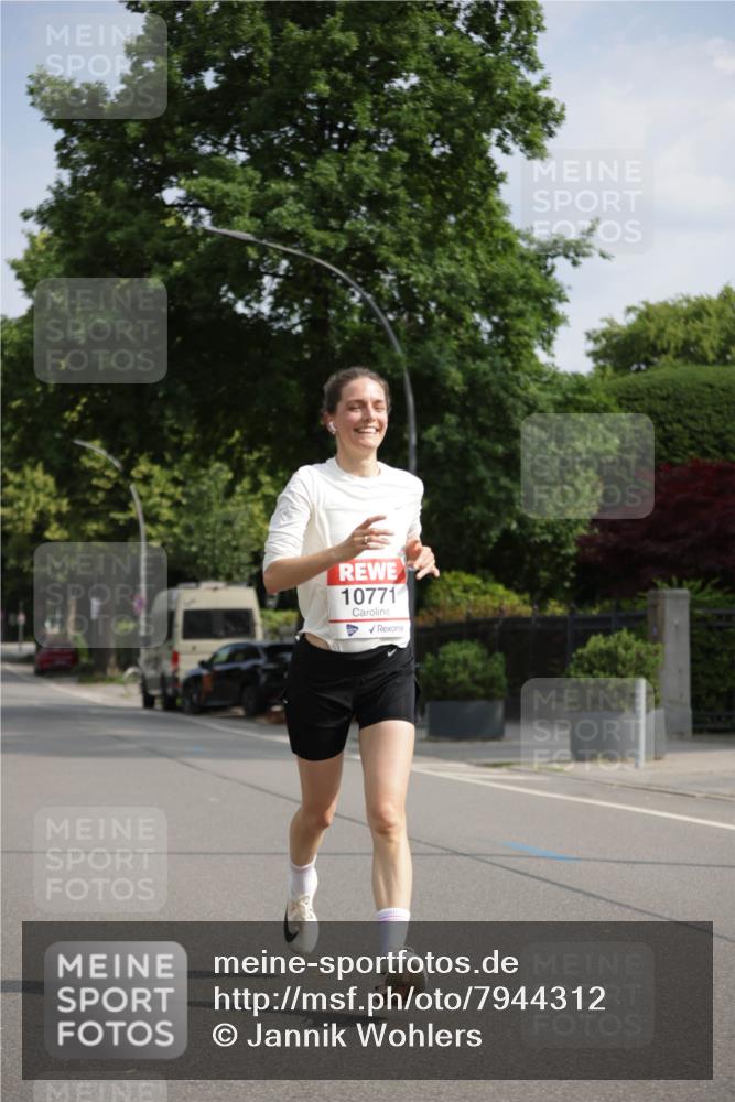 15.06.2025 - REWE Women's Run Jannik Wohlers http://msf.ph/oto/7944312 15.06.2025 08:47:33 Laufen 10771 meine-sportfotos.de