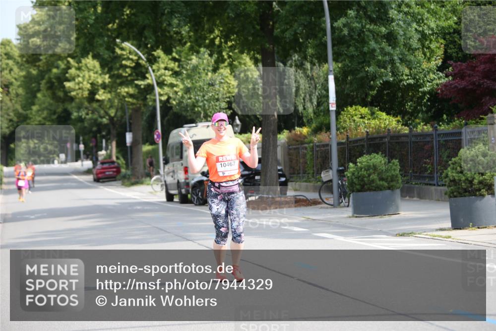 15.06.2025 - REWE Women's Run Jannik Wohlers http://msf.ph/oto/7944329 15.06.2025 10:04:32 Laufen 10467 meine-sportfotos.de