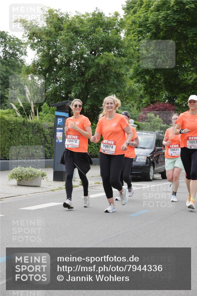 15.06.2025 - REWE Women's Run Jannik Wohlers http://msf.ph/oto/7944336 15.06.2025 08:29:24 Laufen 10472, 10674, 10831, 1053 meine-sportfotos.de