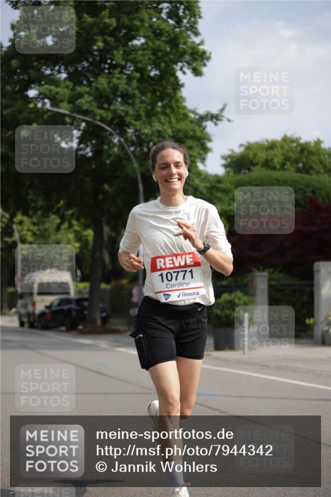 15.06.2025 - REWE Women's Run Jannik Wohlers http://msf.ph/oto/7944342 15.06.2025 08:47:34 Laufen 10771 meine-sportfotos.de