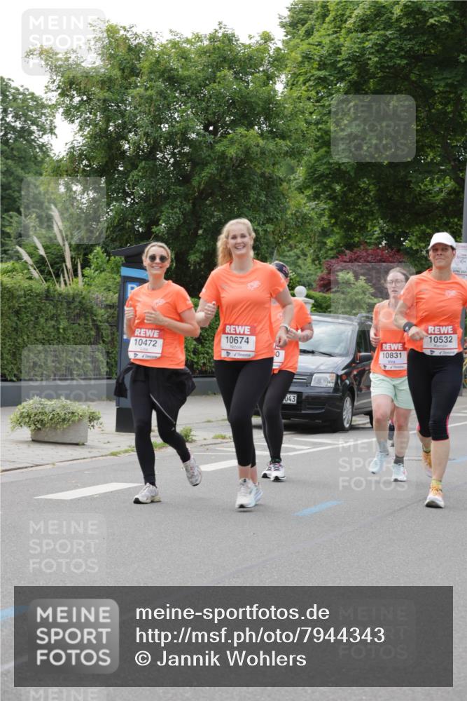 15.06.2025 - REWE Women's Run Jannik Wohlers http://msf.ph/oto/7944343 15.06.2025 08:29:24 Laufen 10674, 10472, 0, 043, 10831, 10532 meine-sportfotos.de