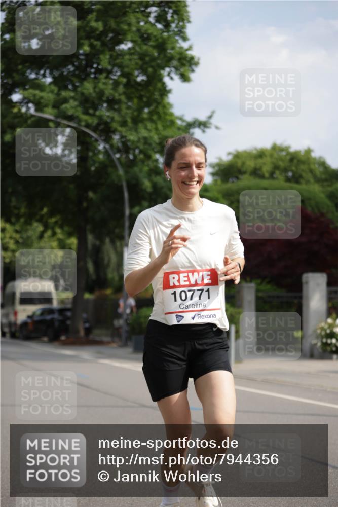 15.06.2025 - REWE Women's Run Jannik Wohlers http://msf.ph/oto/7944356 15.06.2025 08:47:34 Laufen 10771 meine-sportfotos.de