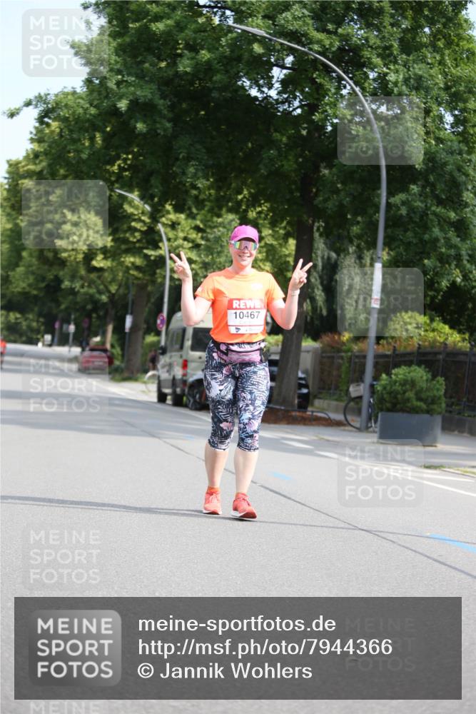 15.06.2025 - REWE Women's Run Jannik Wohlers http://msf.ph/oto/7944366 15.06.2025 10:04:34 Laufen 10467 meine-sportfotos.de