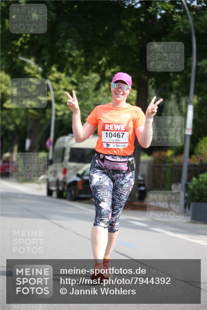 15.06.2025 - REWE Women's Run Jannik Wohlers http://msf.ph/oto/7944392 15.06.2025 10:04:34 Laufen 10467 meine-sportfotos.de