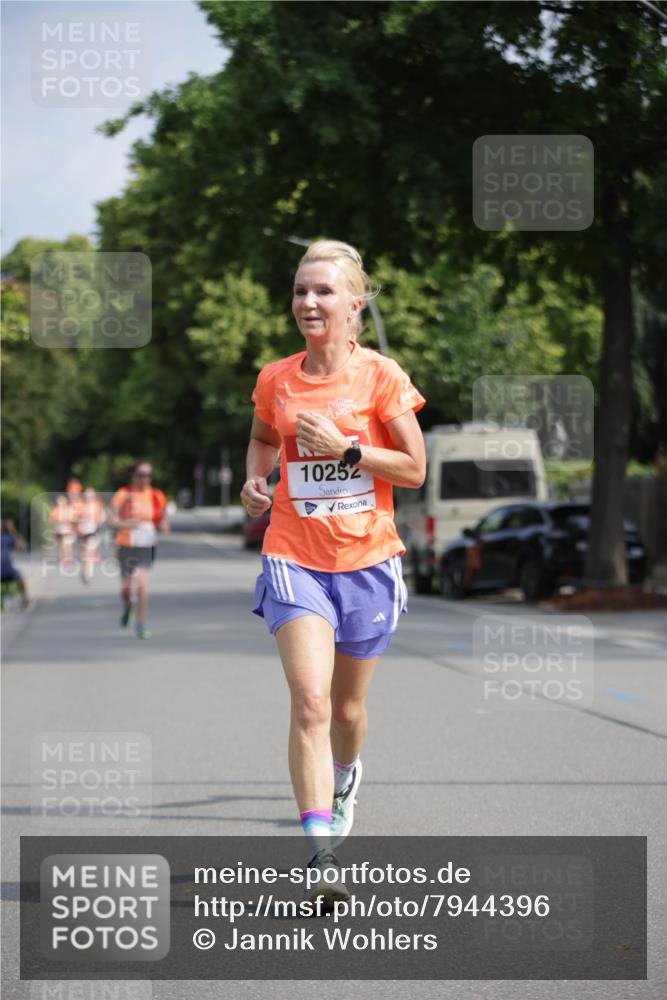 15.06.2025 - REWE Women's Run Jannik Wohlers http://msf.ph/oto/7944396 15.06.2025 08:47:39 Laufen 10252 meine-sportfotos.de