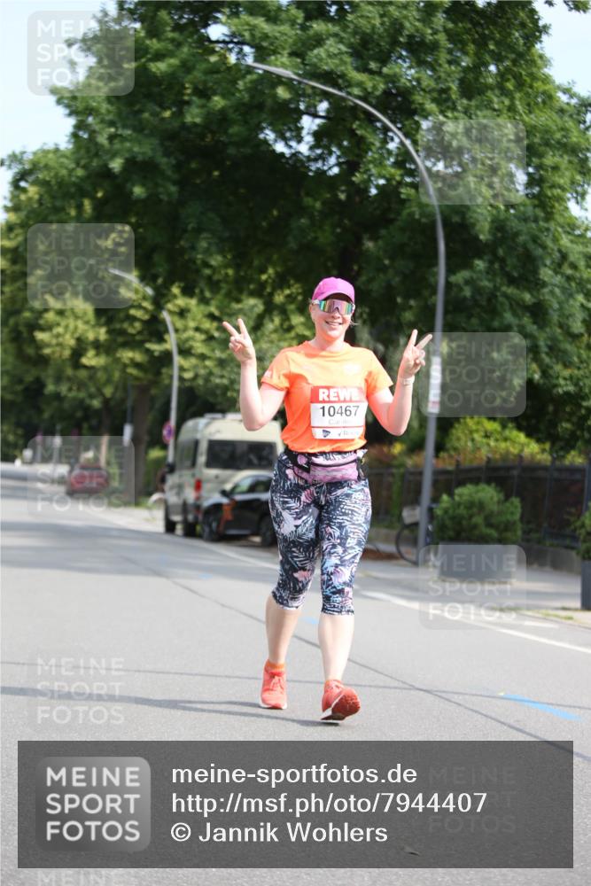 15.06.2025 - REWE Women's Run Jannik Wohlers http://msf.ph/oto/7944407 15.06.2025 10:04:34 Laufen 10467 meine-sportfotos.de