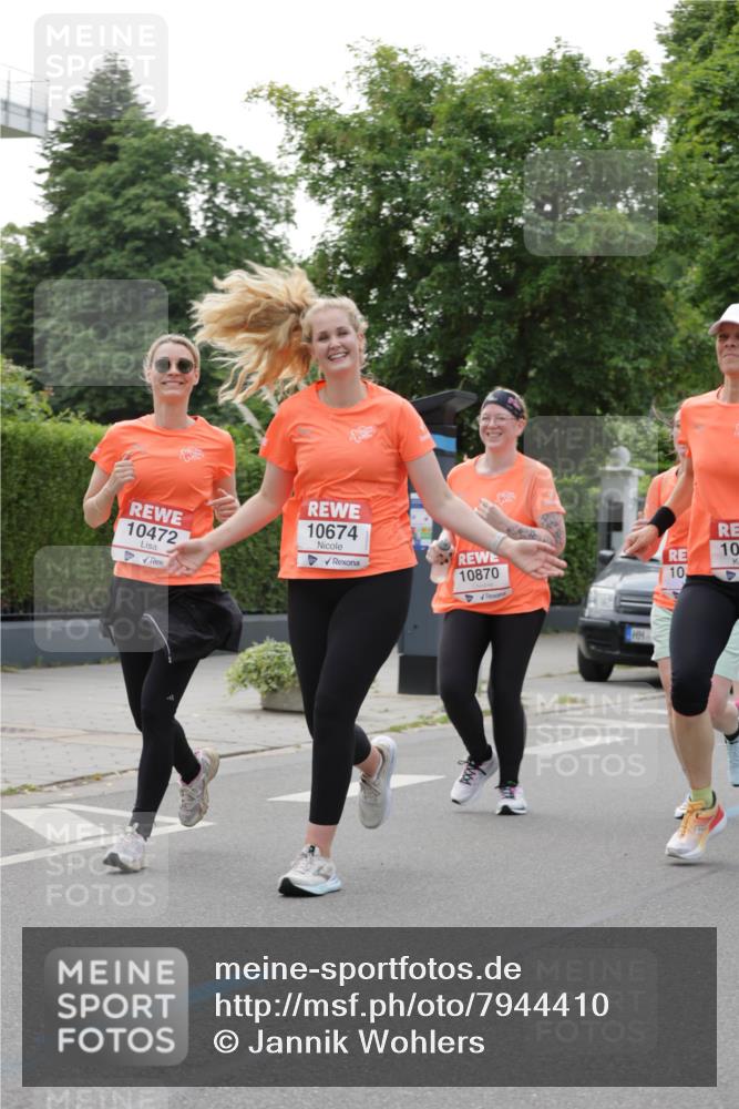 15.06.2025 - REWE Women's Run Jannik Wohlers http://msf.ph/oto/7944410 15.06.2025 08:29:25 Laufen 10472, 10674, 10870, 10, 10 meine-sportfotos.de