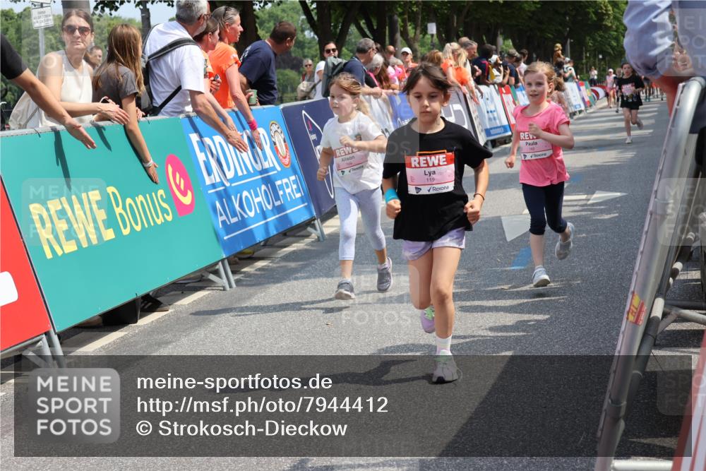 15.06.2025 - REWE Women's Run Strokosch-Dieckow http://msf.ph/oto/7944412 15.06.2025 11:36:13 Ziel 119, 129, 138, 182, 196, 202, 219, 241, 243, 266, 271 meine-sportfotos.de