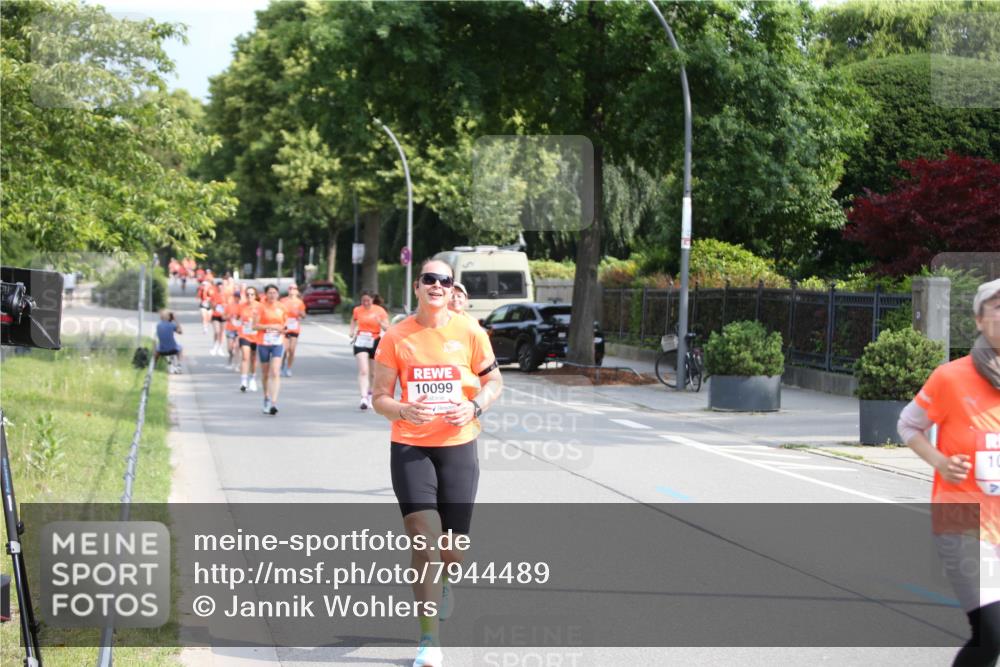15.06.2025 - REWE Women's Run Jannik Wohlers http://msf.ph/oto/7944489 15.06.2025 09:43:44 Laufen 10099 meine-sportfotos.de