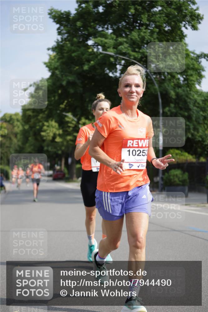 15.06.2025 - REWE Women's Run Jannik Wohlers http://msf.ph/oto/7944490 15.06.2025 08:47:40 Laufen 10252 meine-sportfotos.de