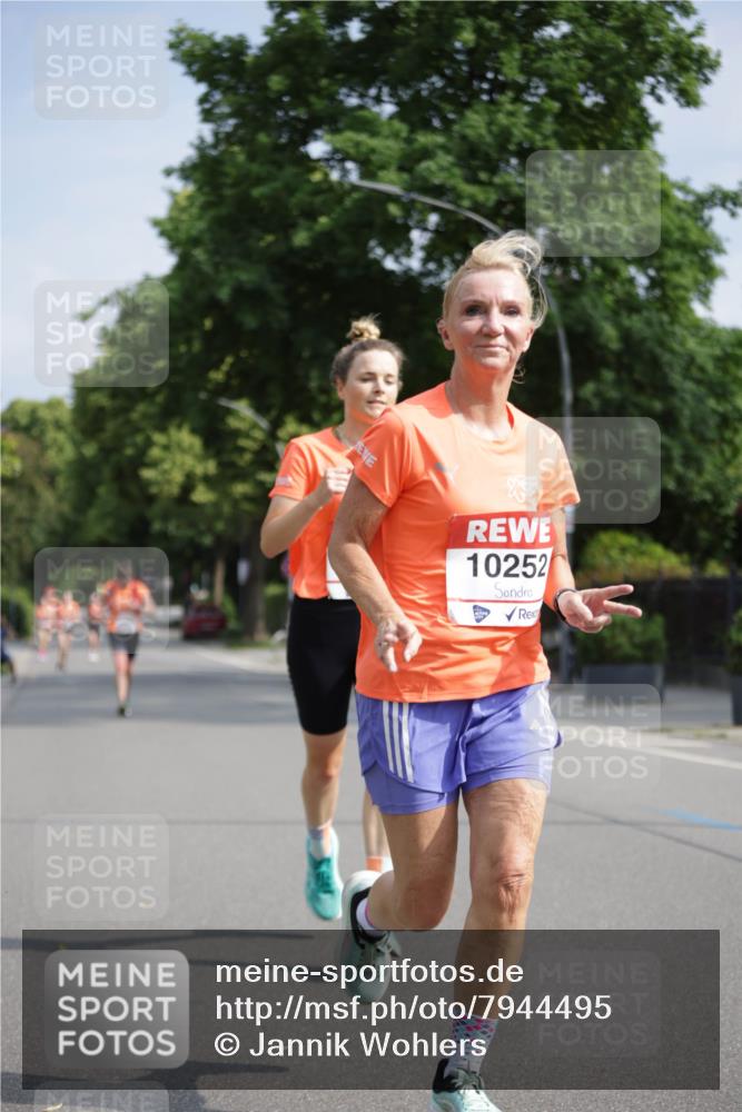 15.06.2025 - REWE Women's Run Jannik Wohlers http://msf.ph/oto/7944495 15.06.2025 08:47:40 Laufen 10252 meine-sportfotos.de