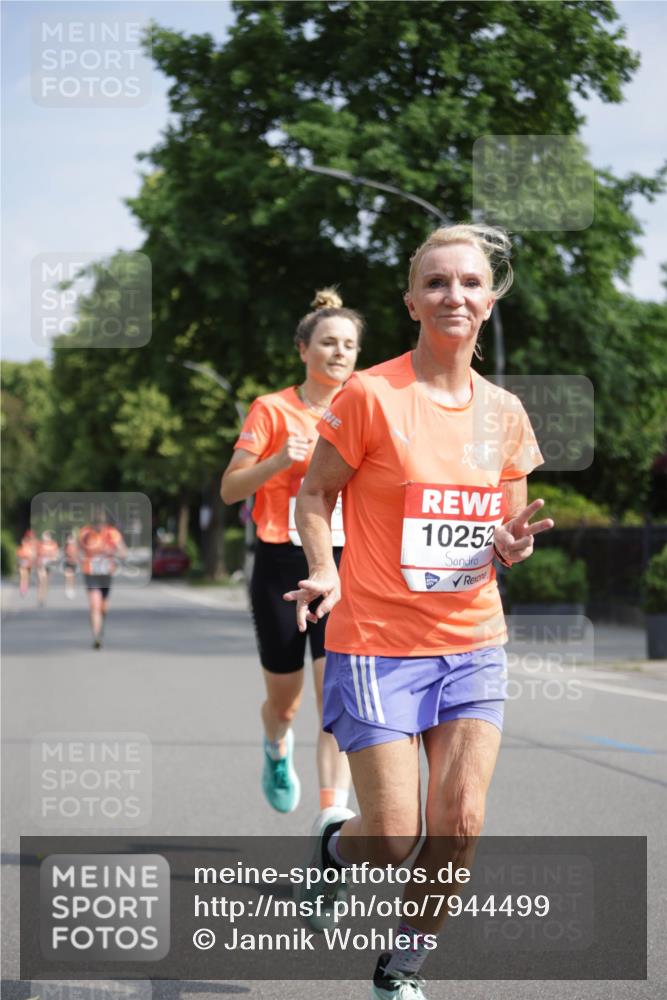 15.06.2025 - REWE Women's Run Jannik Wohlers http://msf.ph/oto/7944499 15.06.2025 08:47:40 Laufen 10252 meine-sportfotos.de