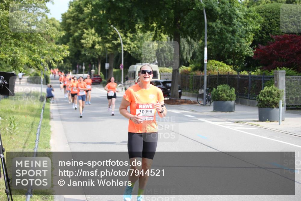15.06.2025 - REWE Women's Run Jannik Wohlers http://msf.ph/oto/7944521 15.06.2025 09:43:44 Laufen 10099 meine-sportfotos.de