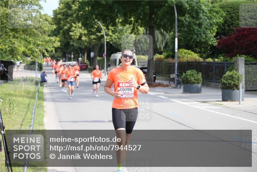 15.06.2025 - REWE Women's Run Jannik Wohlers http://msf.ph/oto/7944527 15.06.2025 09:43:45 Laufen 10099 meine-sportfotos.de