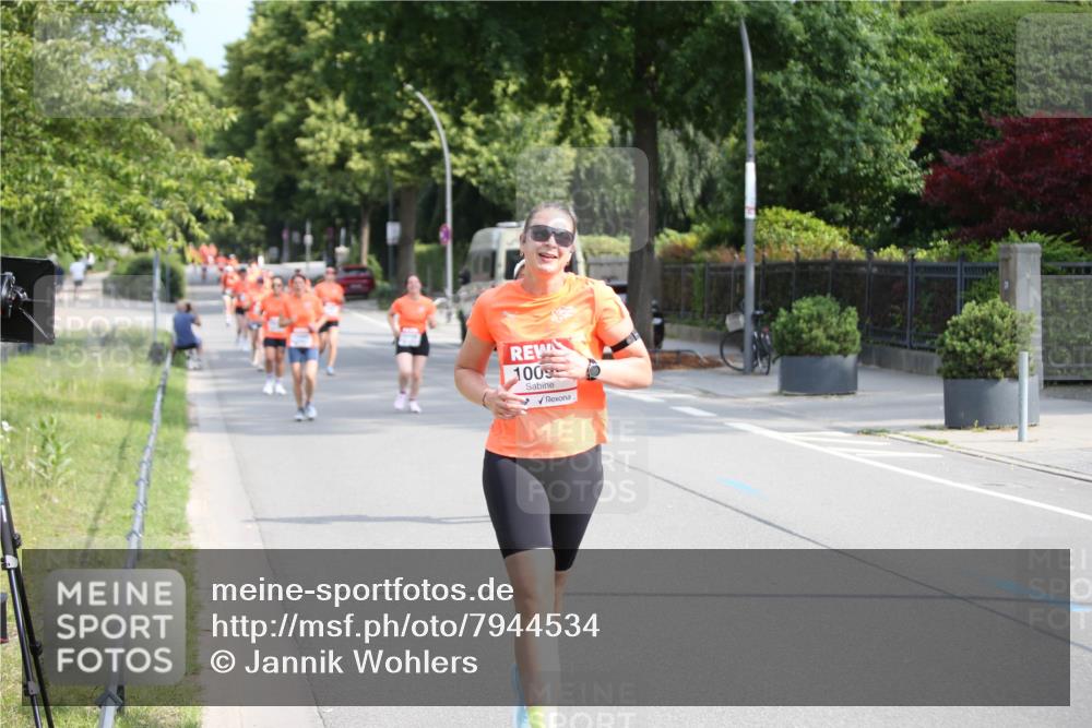 15.06.2025 - REWE Women's Run Jannik Wohlers http://msf.ph/oto/7944534 15.06.2025 09:43:45 Laufen 1009 meine-sportfotos.de
