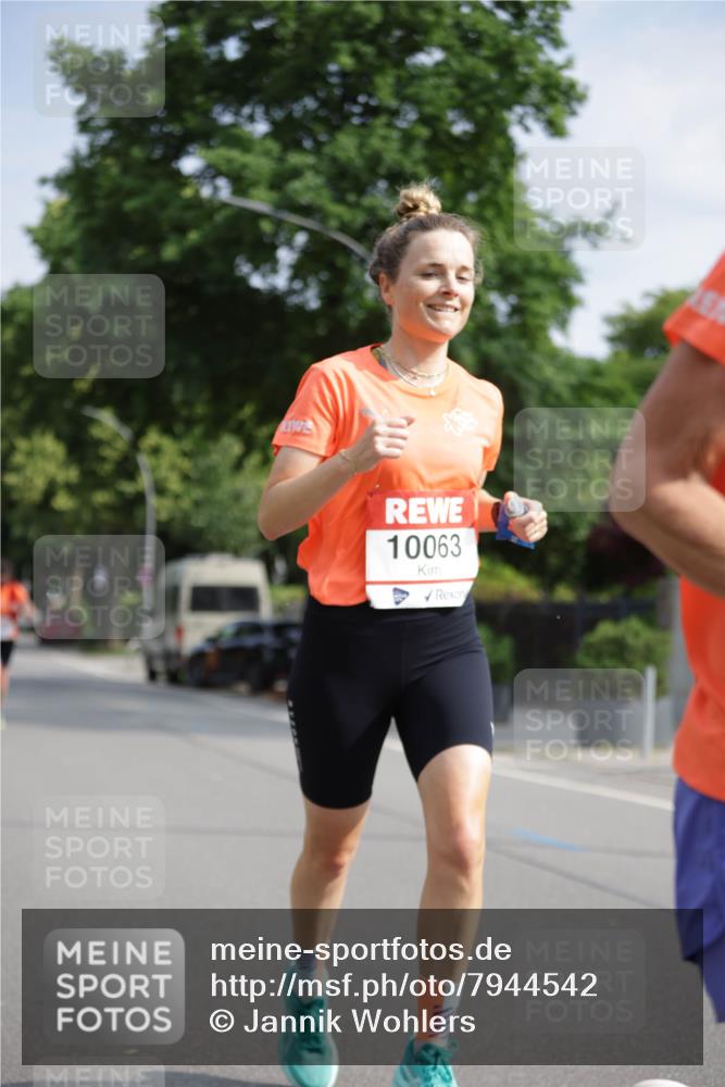 15.06.2025 - REWE Women's Run Jannik Wohlers http://msf.ph/oto/7944542 15.06.2025 08:47:41 Laufen 10063 meine-sportfotos.de